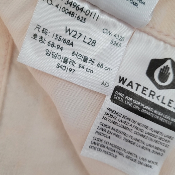 Levi’s Wedgie Straight Jeans 27X28, pale peach/white Tie Dye NWT - Picture 7 of 9
